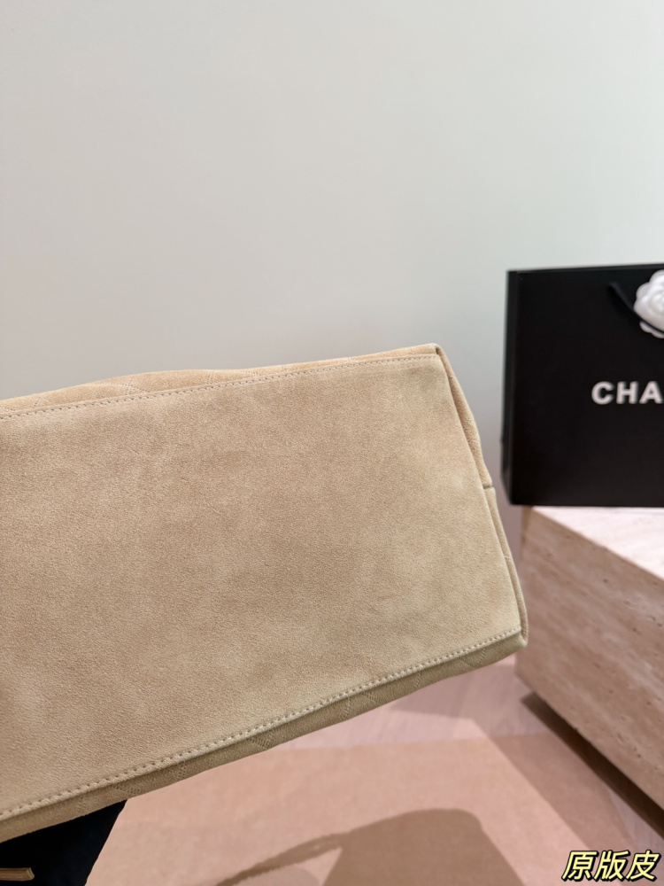 Chanel 26b new large double C tote shopping bag the classic quilted suede leather and metal chain shoulder strap exude a luxurious feel.