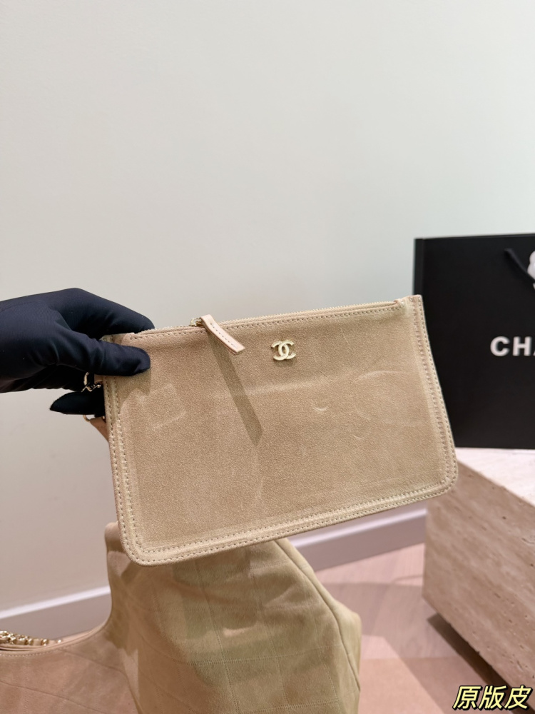 Chanel 26b new large double C tote shopping bag the classic quilted suede leather and metal chain shoulder strap exude a luxurious feel.