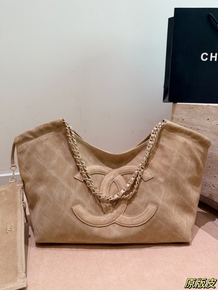 Chanel 26b new large double C tote shopping bag the classic quilted suede leather and metal chain shoulder strap exude a luxurious feel.