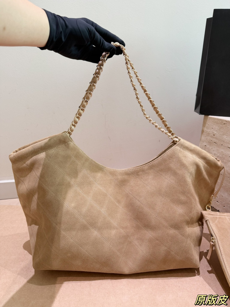 Chanel 26b new large double C tote shopping bag the classic quilted suede leather and metal chain shoulder strap exude a luxurious feel.