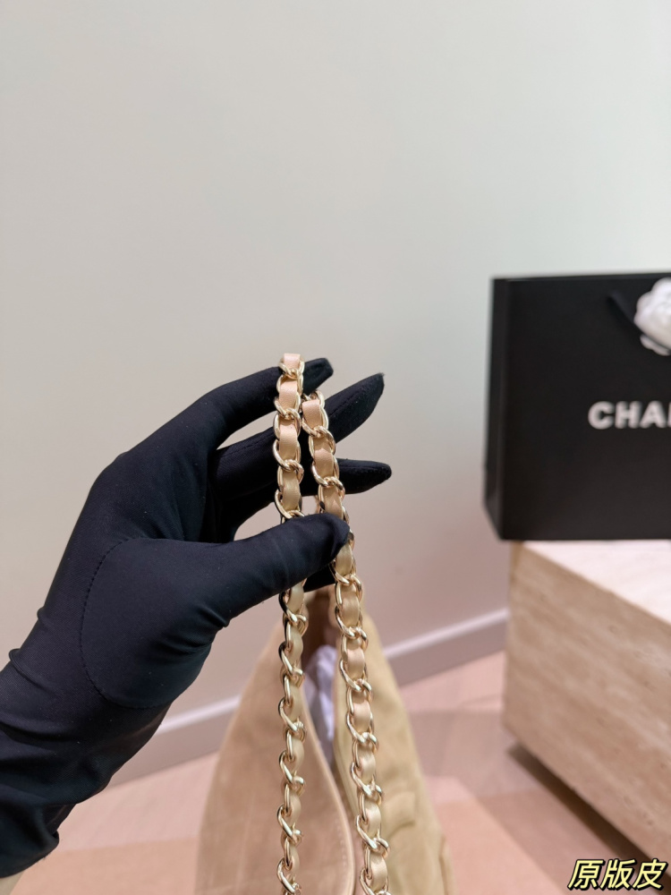 Chanel 26b new large double C tote shopping bag the classic quilted suede leather and metal chain shoulder strap exude a luxurious feel.
