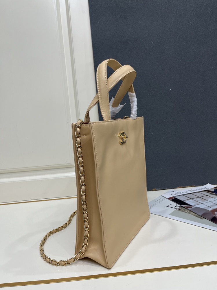 Chanel 2026 Small Shopping Bag Smooth Calfskin Gold-Tone Metal AS6452（Beige）