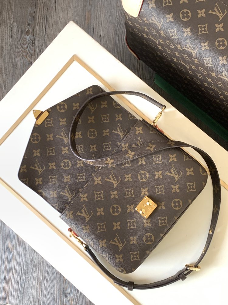 Louis Vuitton Pochette Métis Monogram Canvas Crossbody Bag M44875 | LV Classic Metis Messenger Handbag