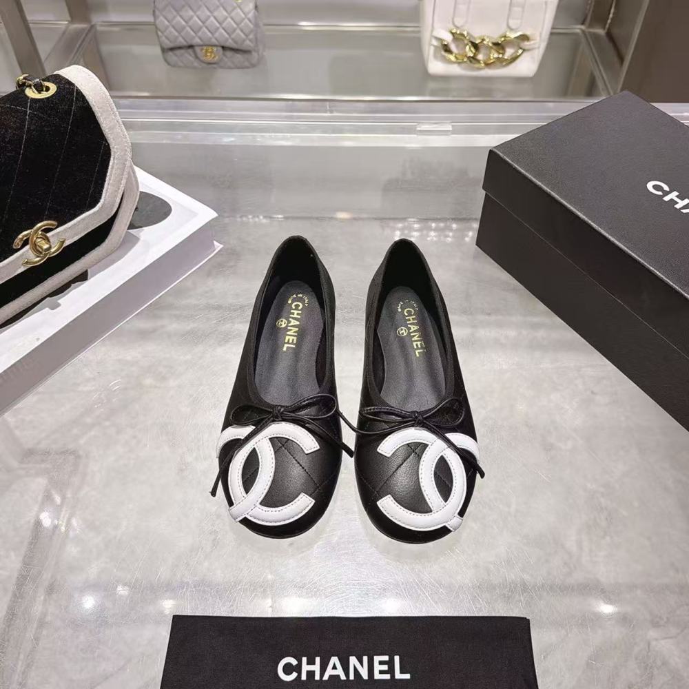 Chanel Lambskin Ballet Flats, Black White Bicolor Interlocking CC Bow Round Toe Flat Shoes For Women