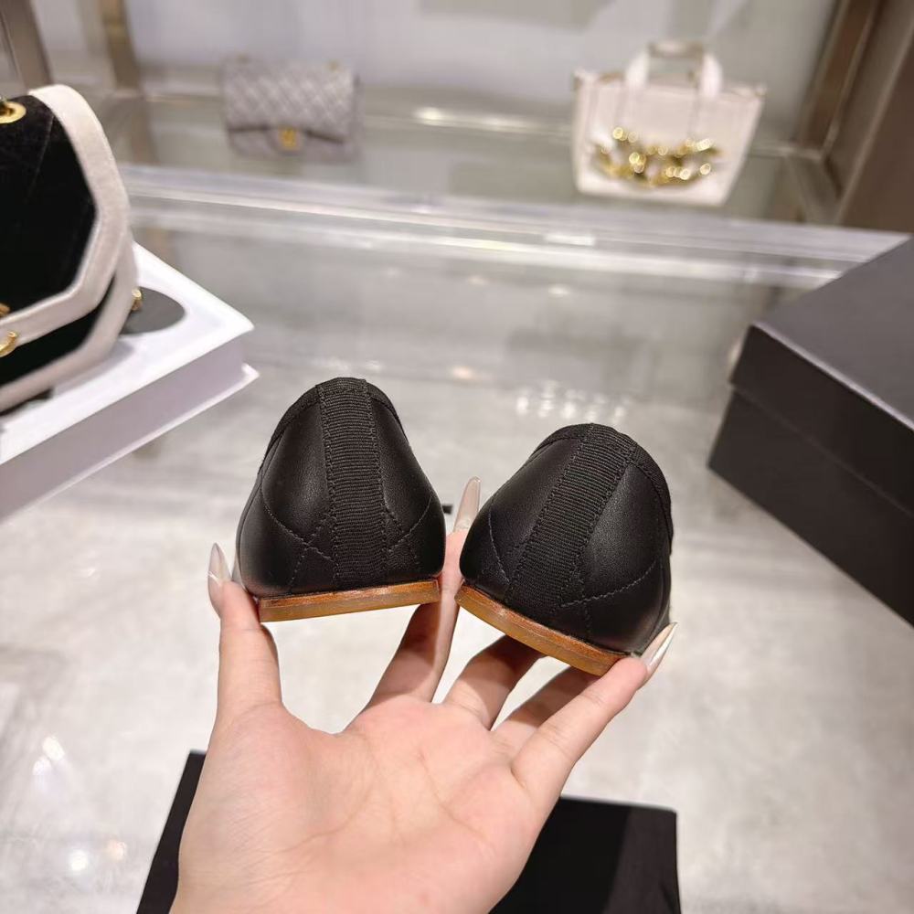 Chanel Lambskin Ballet Flats, Black White Bicolor Interlocking CC Bow Round Toe Flat Shoes For Women