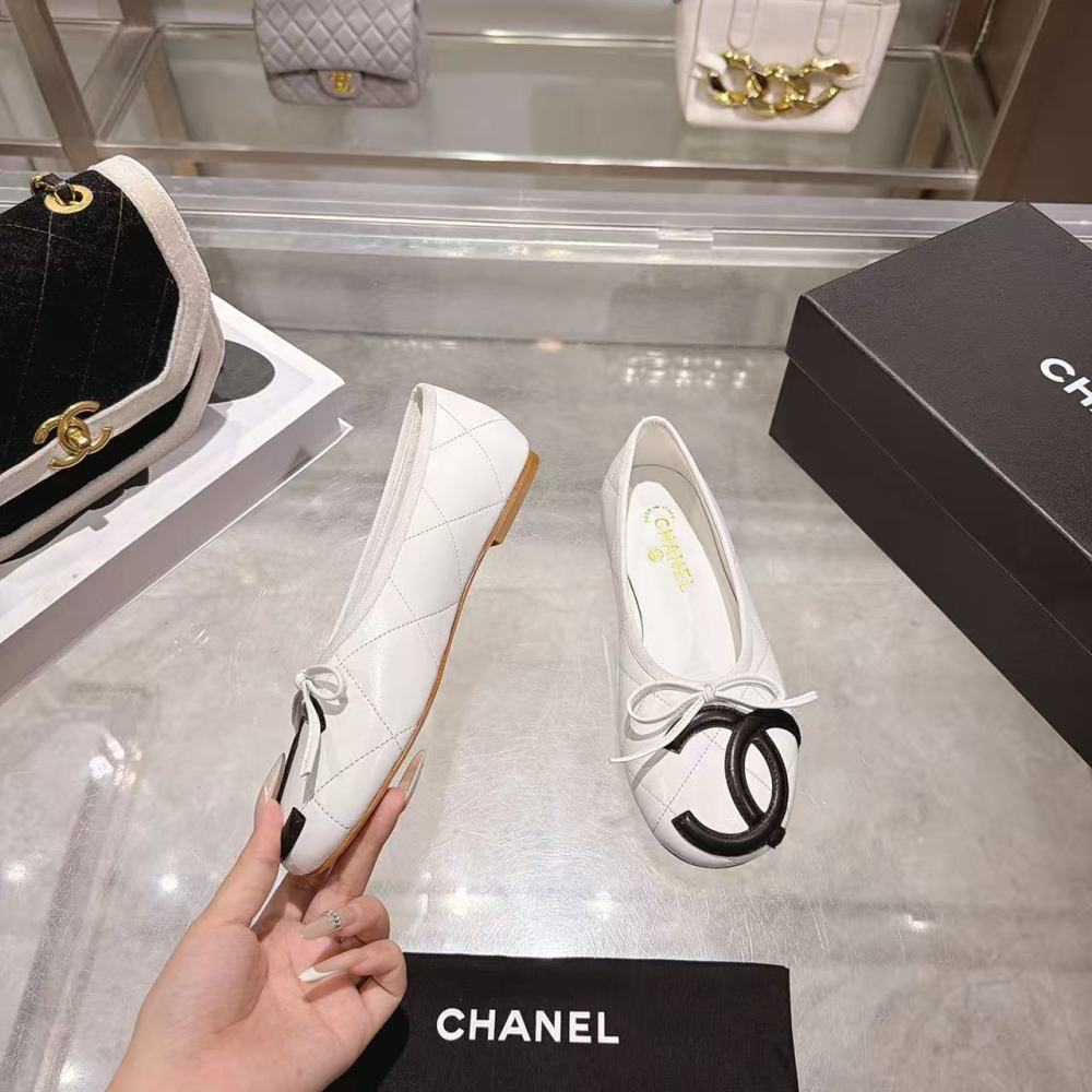 Chanel Lambskin Ballet Flats, Bicolor Interlocking CC Bow Round Toe Flat Shoes For Women