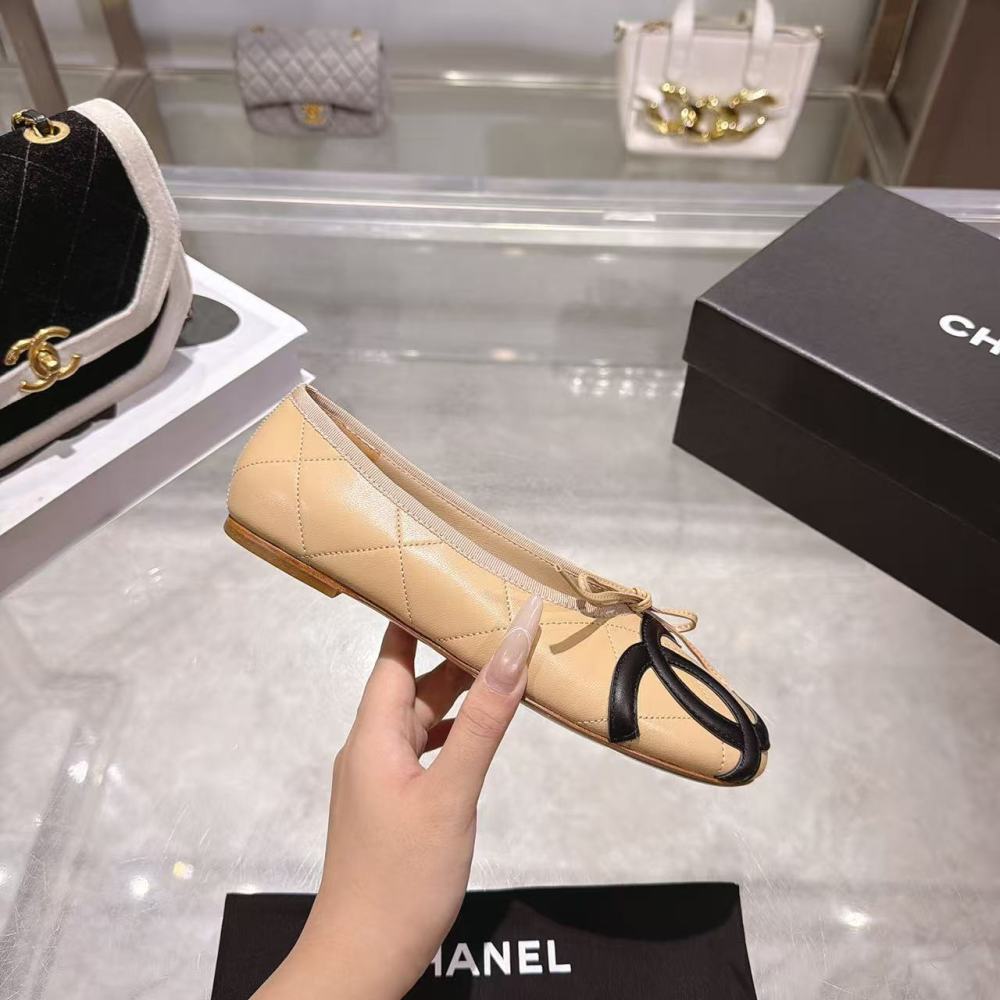 Chanel Lambskin Ballet Flats, Bicolor Interlocking CC Bow Round Toe Flat Shoes For Women