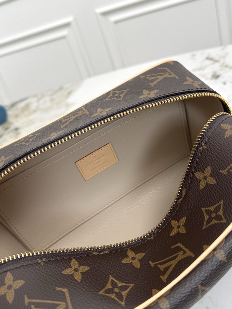 LV Locker Dopp Kit Toiletry Pouch Monogram Canvas Travel Wash Bag M83112 Unisex Cosmetic Makeup Bag With Adjustable Leather Handle