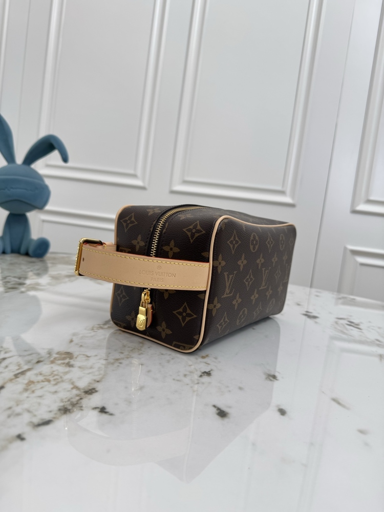 LV Locker Dopp Kit Toiletry Pouch Monogram Canvas Travel Wash Bag M83112 Unisex Cosmetic Makeup Bag With Adjustable Leather Handle