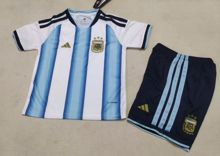 Argentina children's football kit for the 26-27 season.