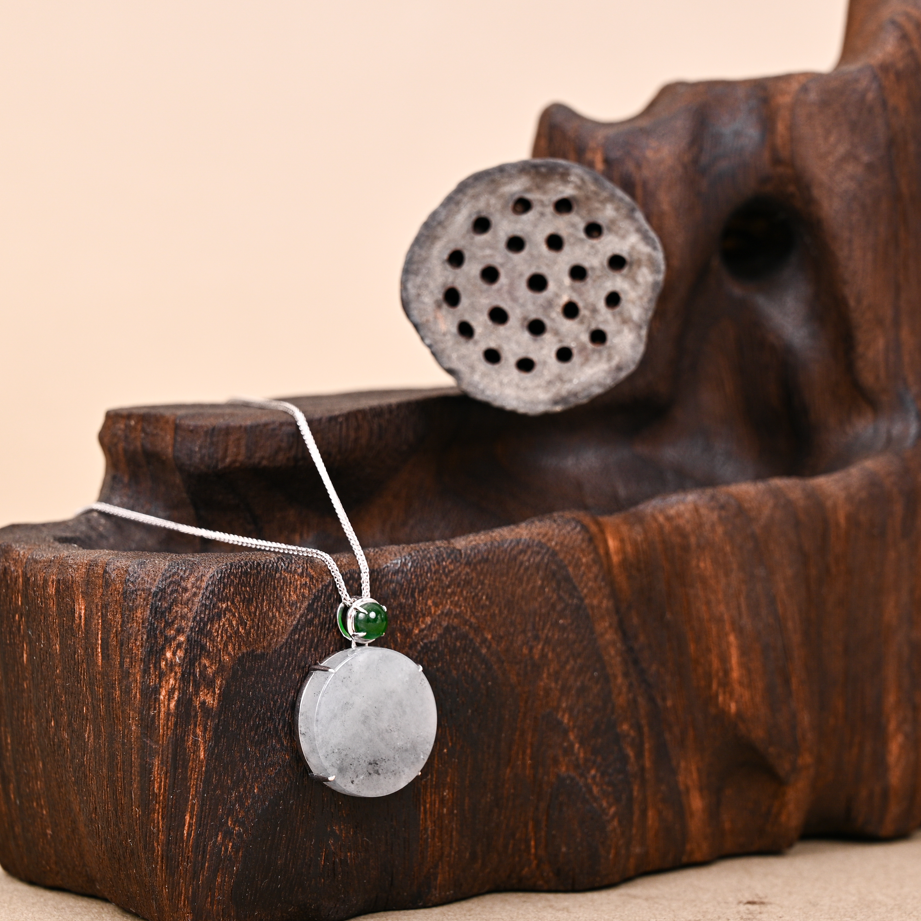 The Ming necklace Lunar Radiance