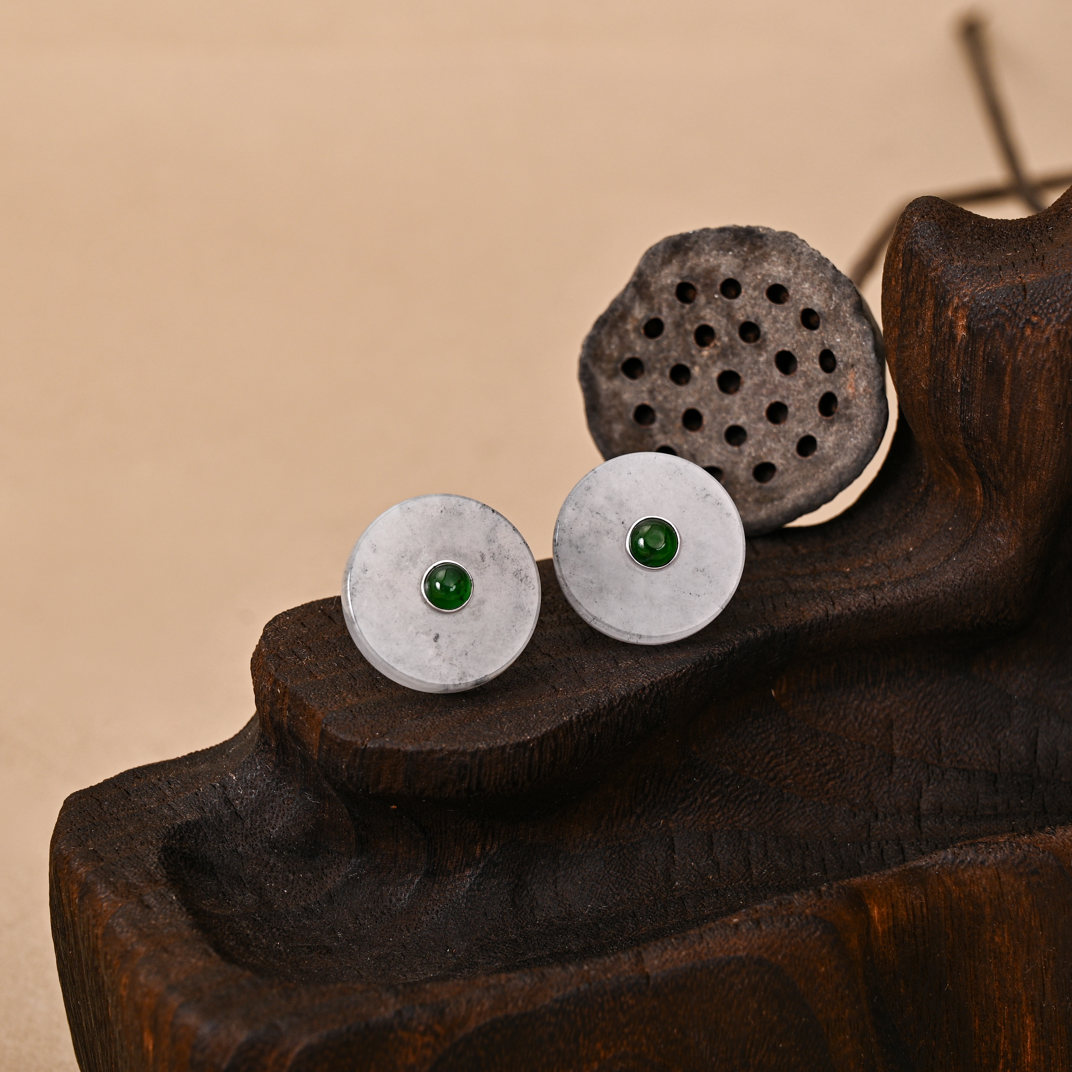 The Ping An Studs Serene Shield in white