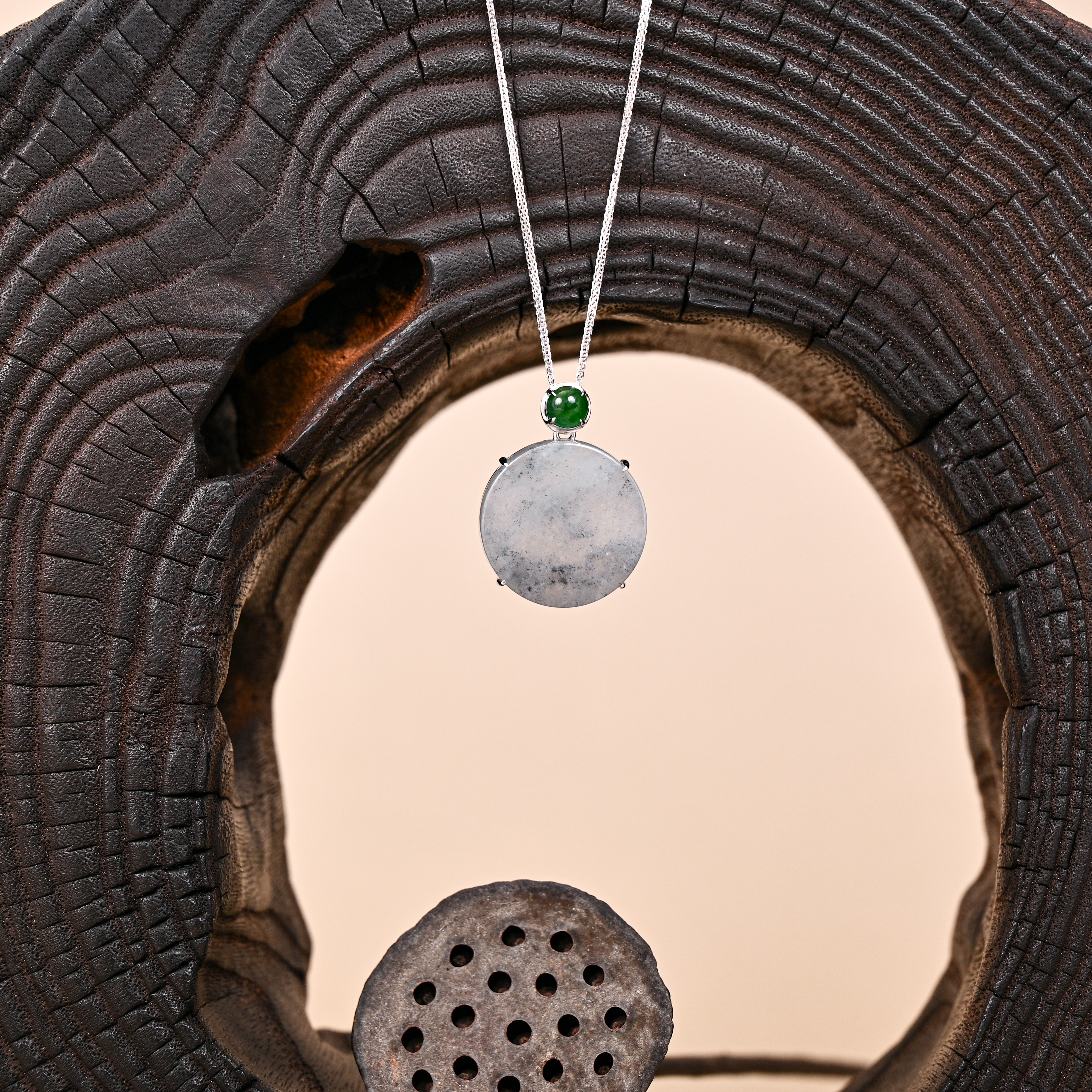 The Ming necklace Lunar Radiance