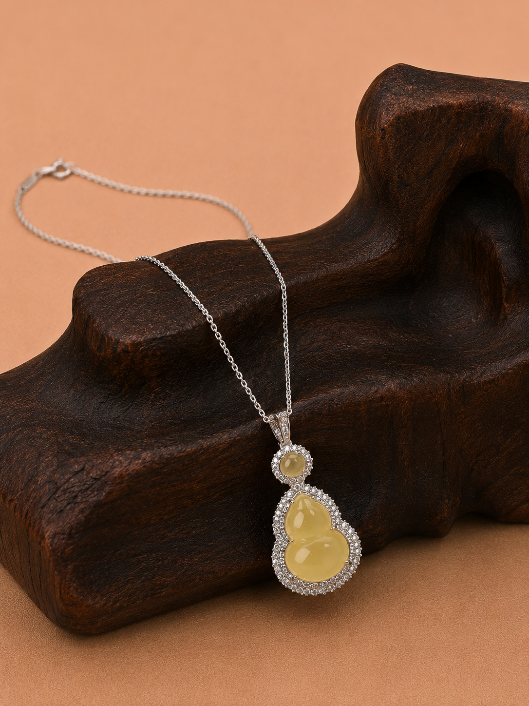 The "Aura" Pendant Necklace