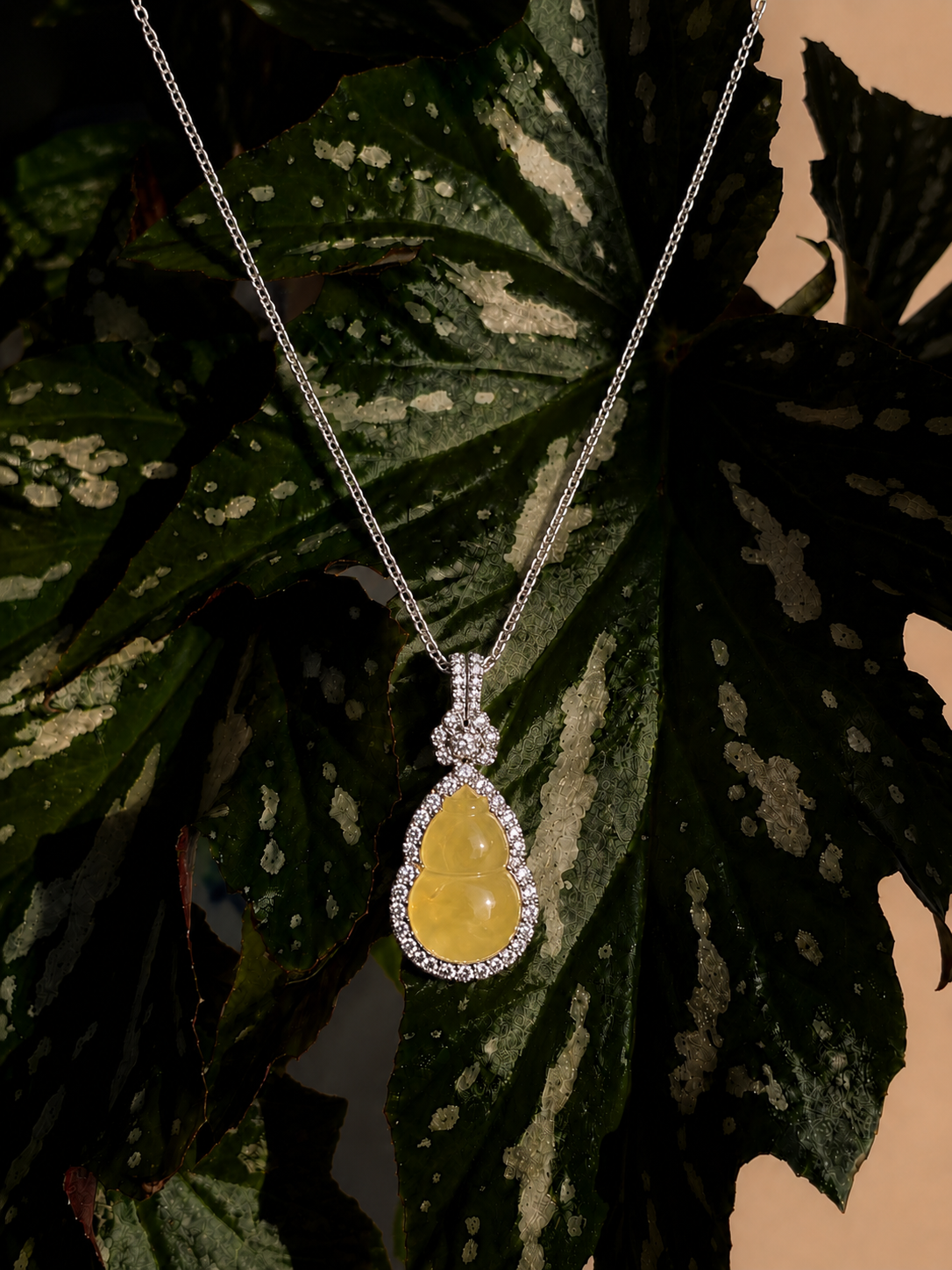The "Aura" Pendant Necklace