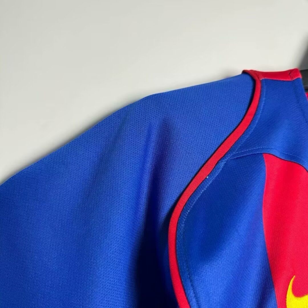 04-05 Barcelona Ronaldinho #10 UCL Final Retro Jersey Home