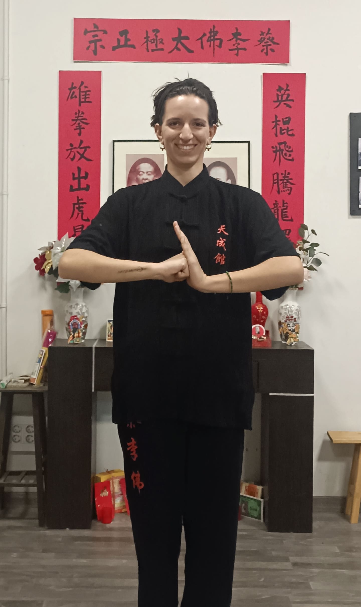 Bao Quan Li with the palm open