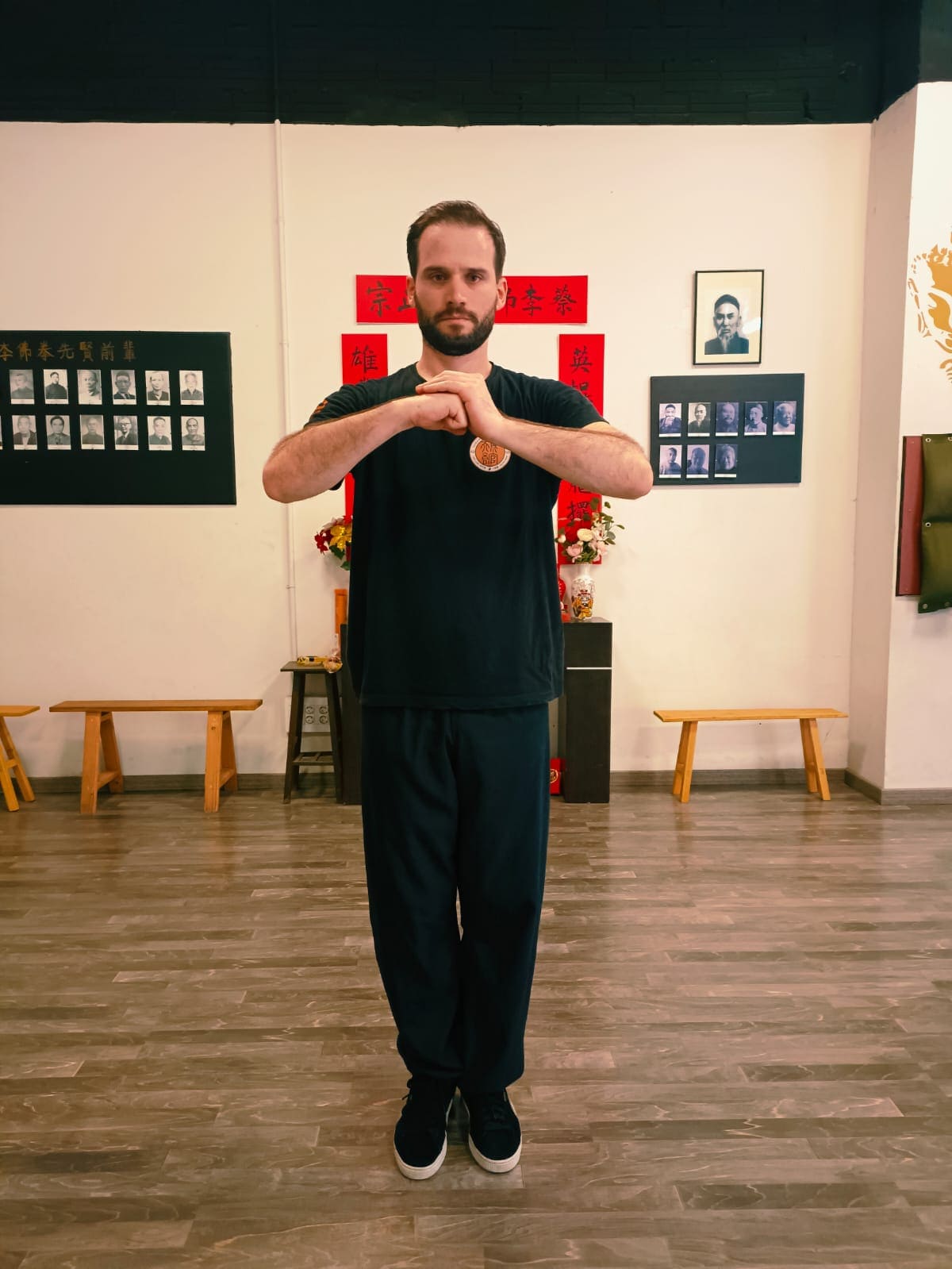 Bao Quan Li with the palm covering the fist