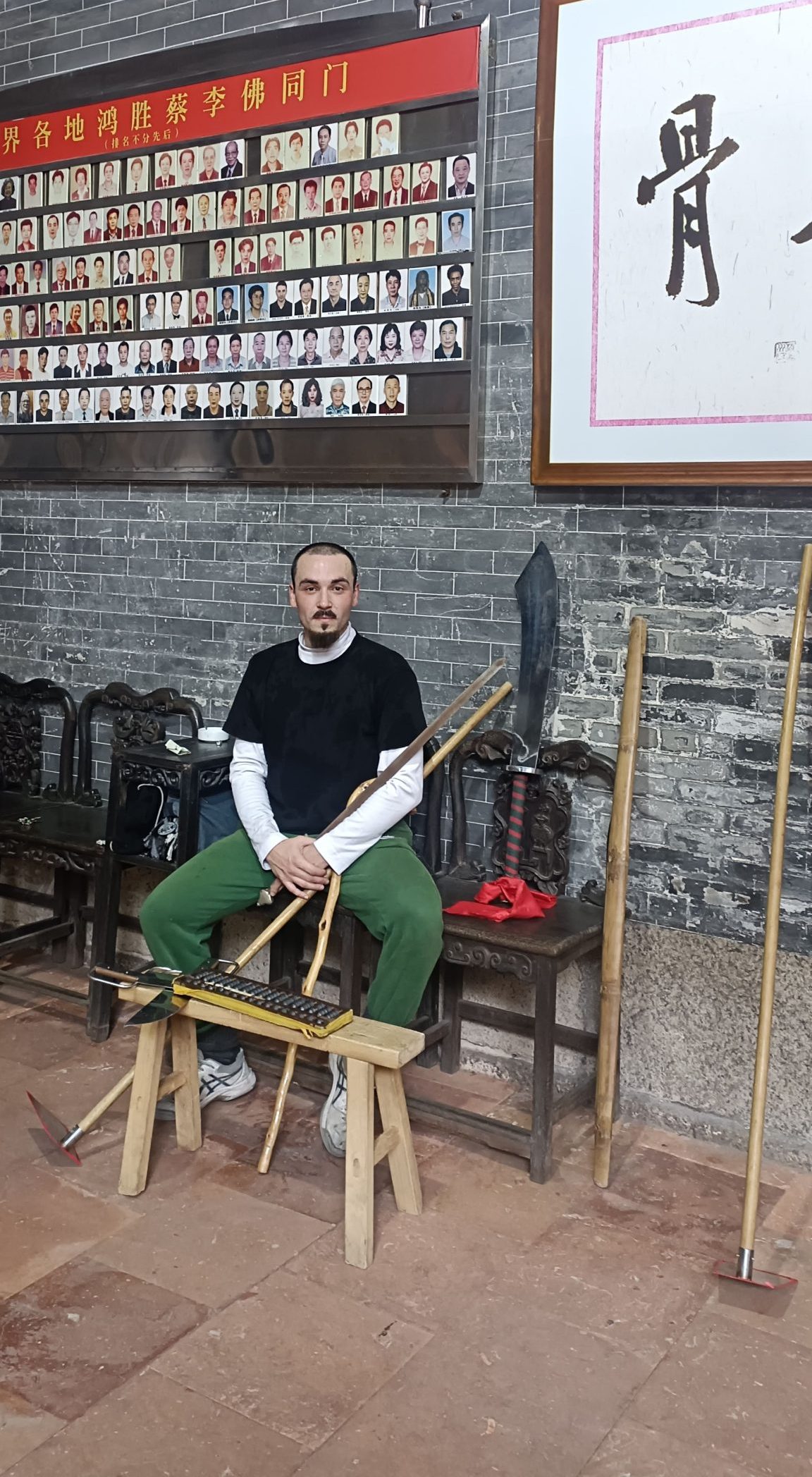 Our Sifu Rub&eacute;n Romero at the Hung Sing Kwoon; alongside more traditional weapons such as the two-handed saber, the butte