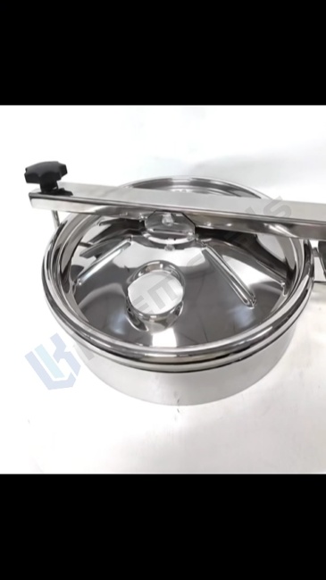 Sanitary Round Manole
