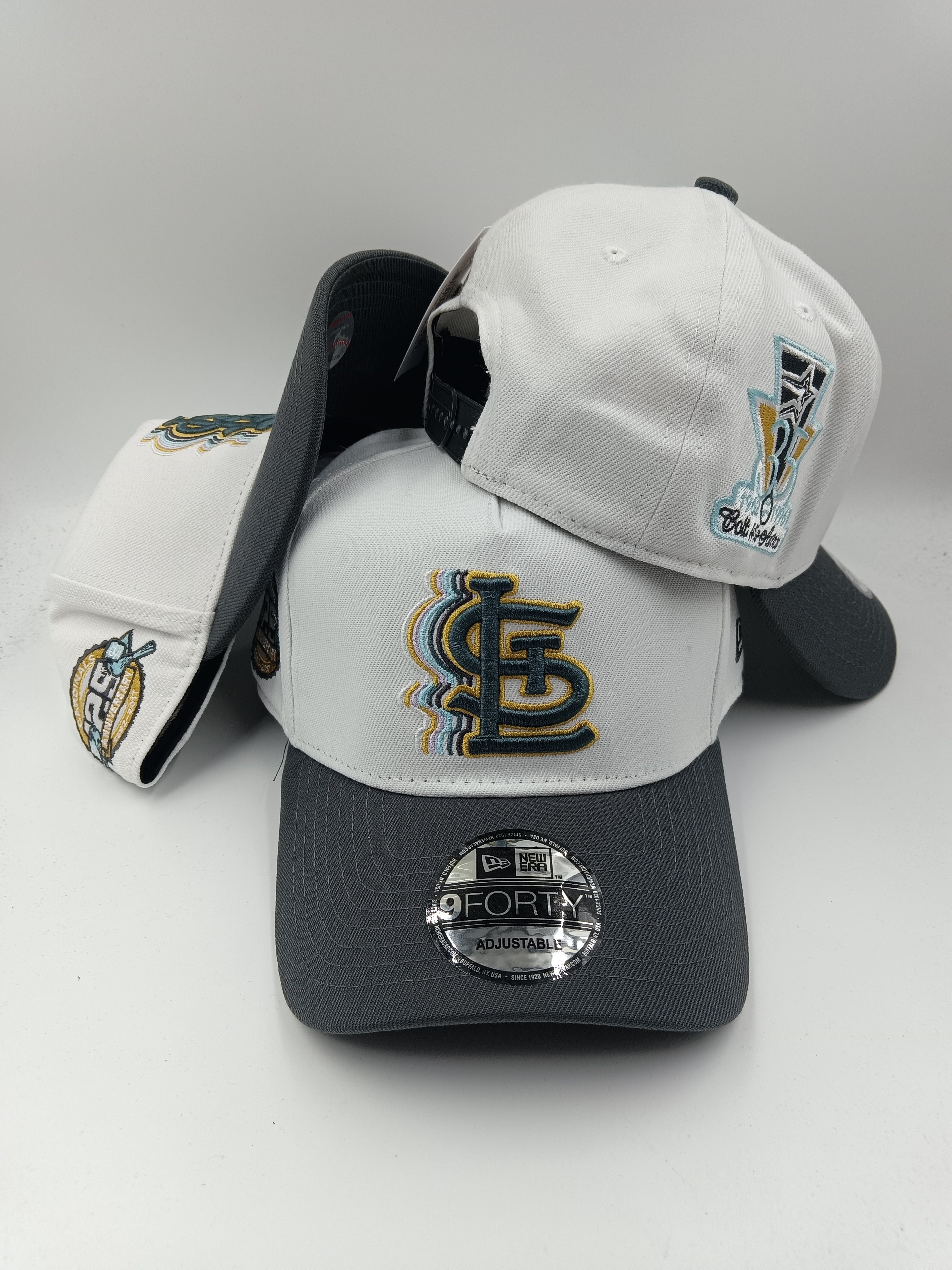 New Era 9FORTY St. Louis Cardinals Adjustable Embroidered Baseball Cap