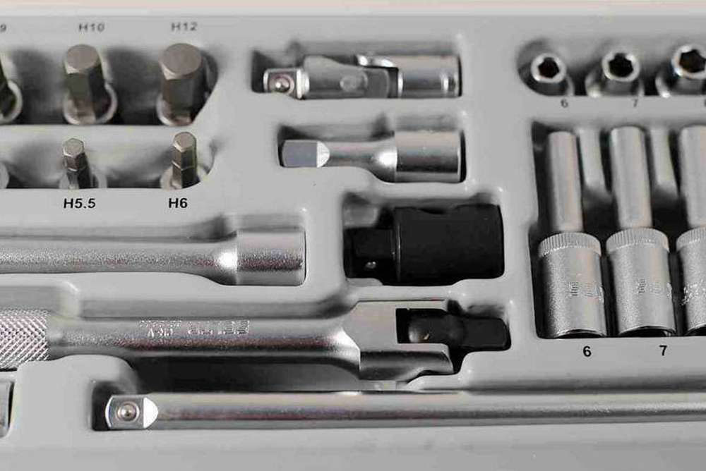 Selta Taiwan 31pc 3/8" Dr. Cr-V 6PT Regular Deep Socket & Torx Bits Set in Tray