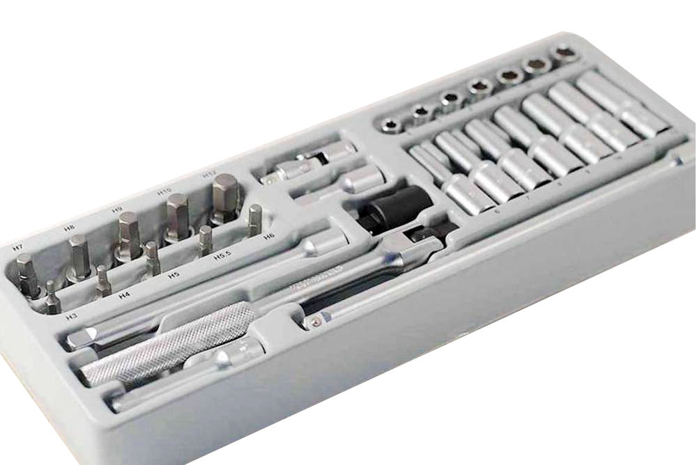 Selta Taiwan 31pc 3/8" Dr. Cr-V 6PT Regular Deep Socket & Torx Bits Set in Tray