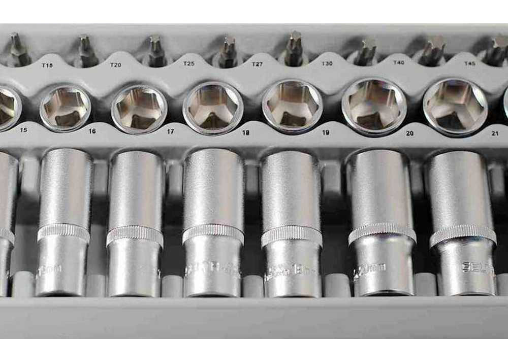 Selta Taiwan 33pc 3/8" Dr. Cr-V Socket Set Deep Short Metric T8-60 Torx Bits in Tray