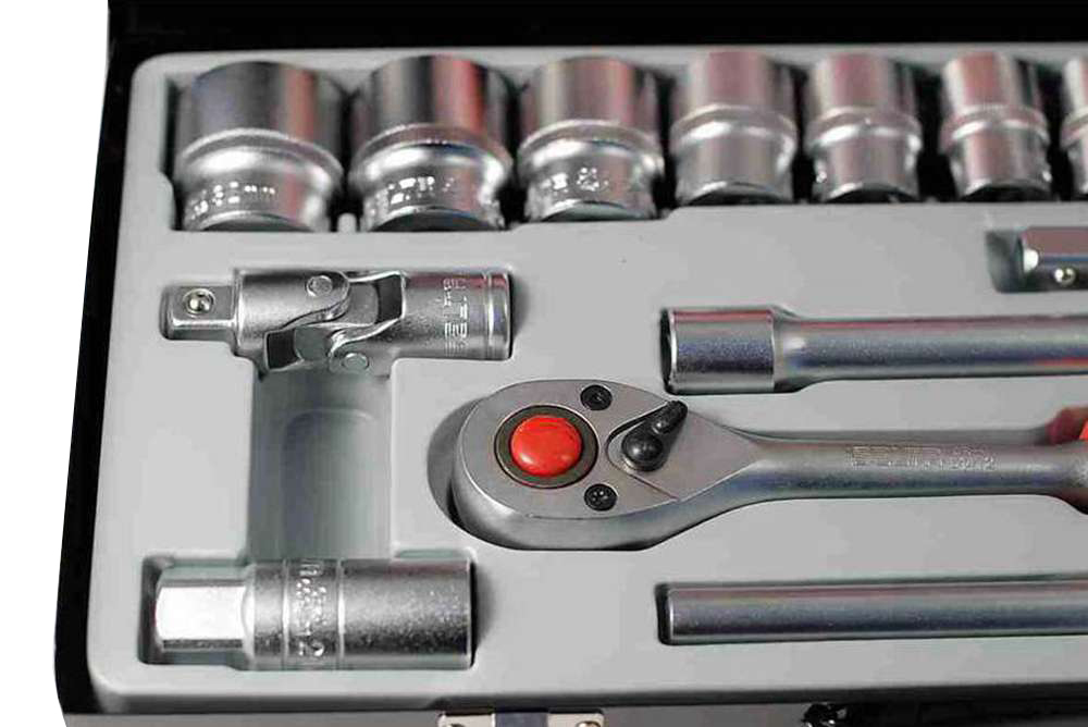 Selta Taiwan 10-32mm 24pc 1/2" Dr. 6/12pt Cr-V Socket Set with Ratchet Acccessories