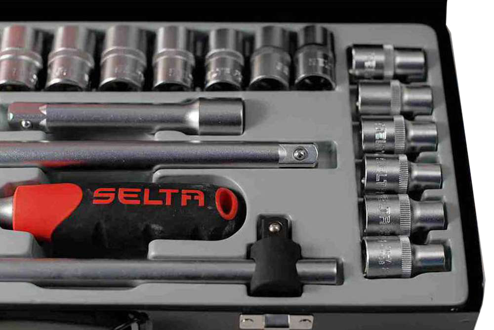 Selta Taiwan 10-32mm 24pc 1/2" Dr. 6/12pt Cr-V Socket Set with Ratchet Acccessories