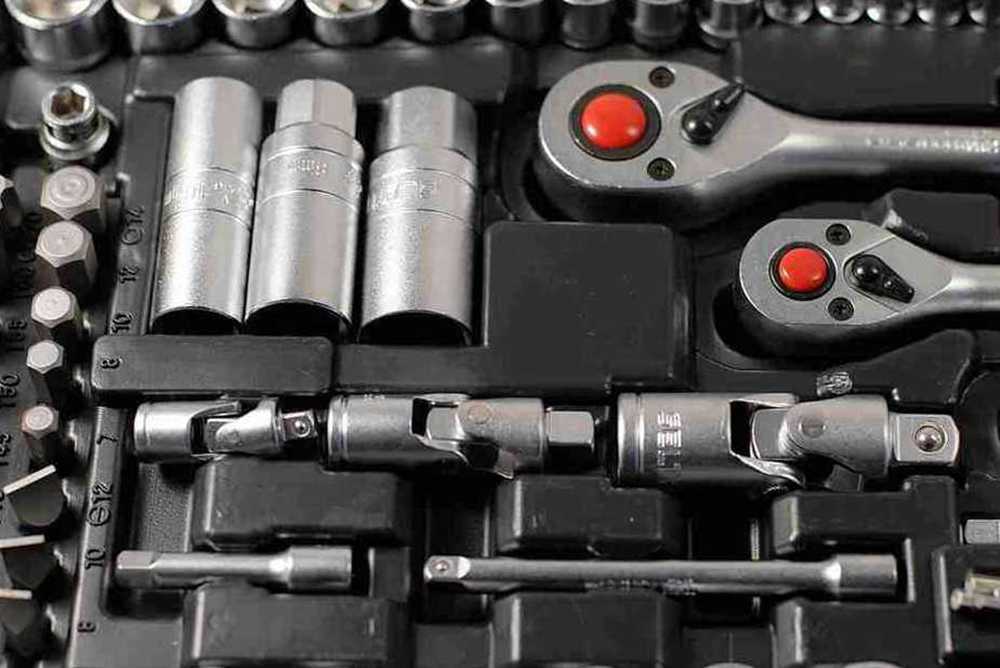 Selta Taiwan 150pc 1/4"-3/8"-1/2" Dr. 6PT Reg. Deep & Female E-Star Socket & Bits Set
