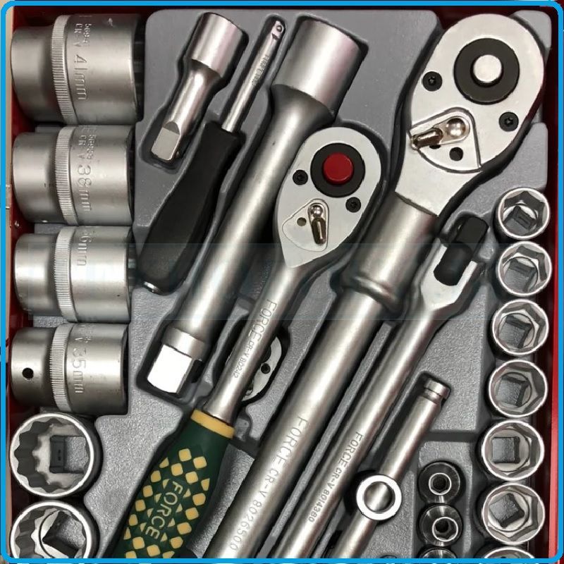 Force 4652 1/4"-1/2"-3/4" Dr. 65pc 6pt/12pt Socket Set with Accessories