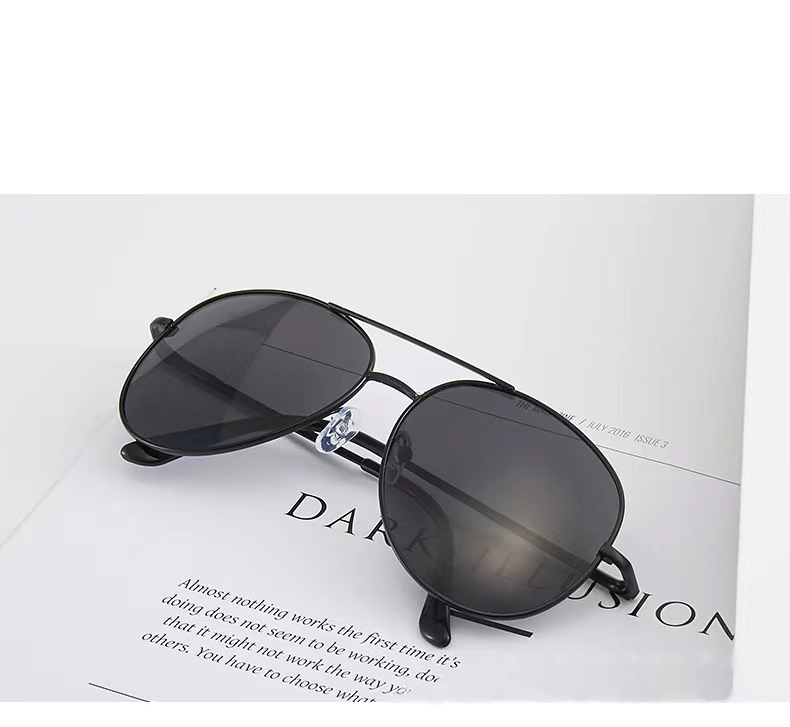 Men's Polarized HD Lens Sunglasses Fashion Version with Metal Leg