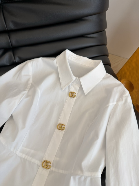Elegant blouse decorated with iconic interlocking GG gold buttons., Cailan (Chongqing) International Trading Co., Ltd,Elegant blouse decorated with iconic interlocking GG gold buttons.