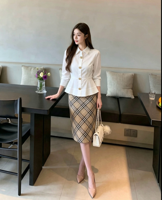 Elegant blouse decorated with iconic interlocking GG gold buttons., Cailan (Chongqing) International Trading Co., Ltd,Elegant blouse decorated with iconic interlocking GG gold buttons.