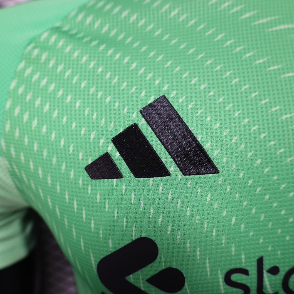 25-26 Liverpool Goalkeeper Green Soccer Jersey Player Version