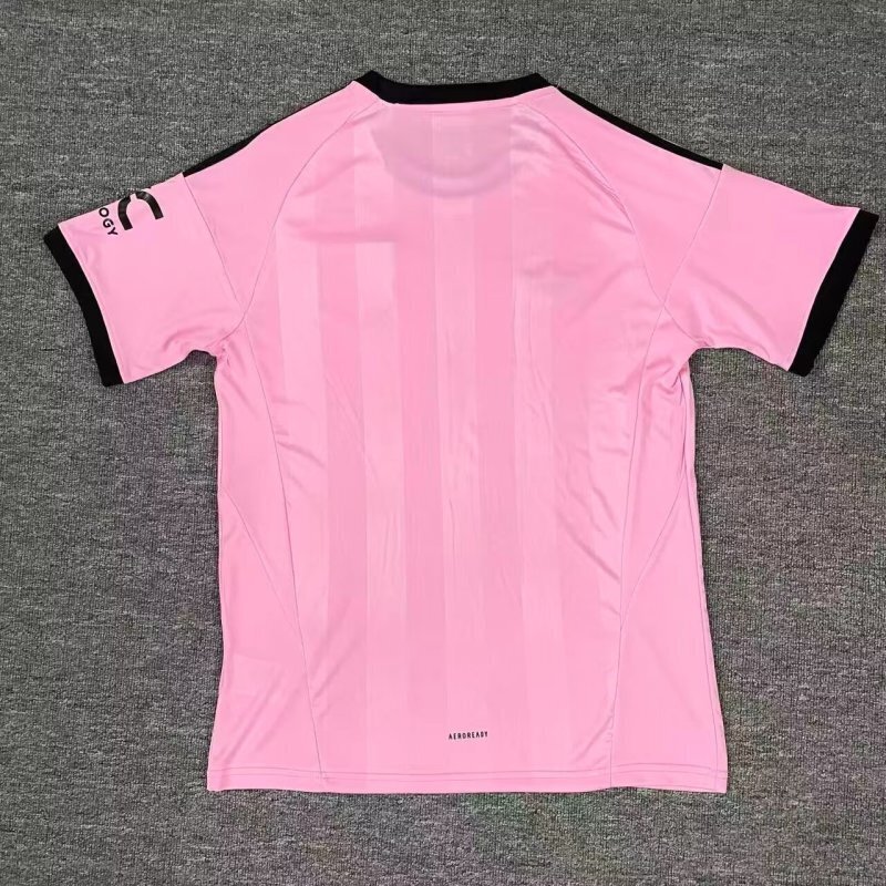 25-26 Manchester United Goalkeeper Soccer Jersey Pink
