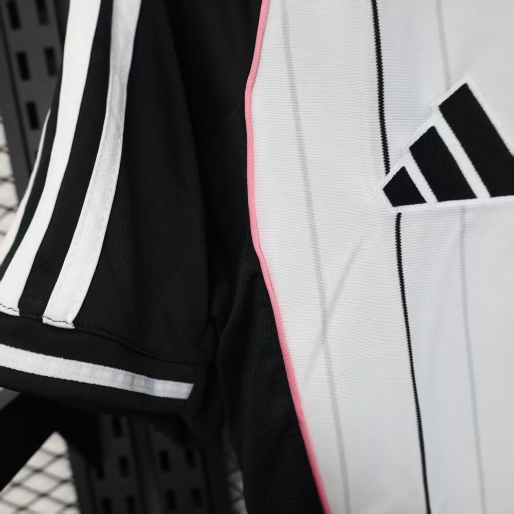 25-26 Juventus Basebal Soccer Jersey