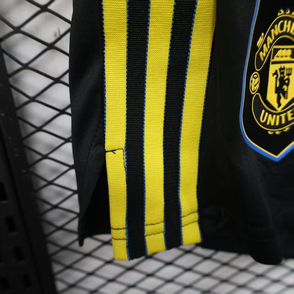 25-26 Manchester United Home Shorts Player Version