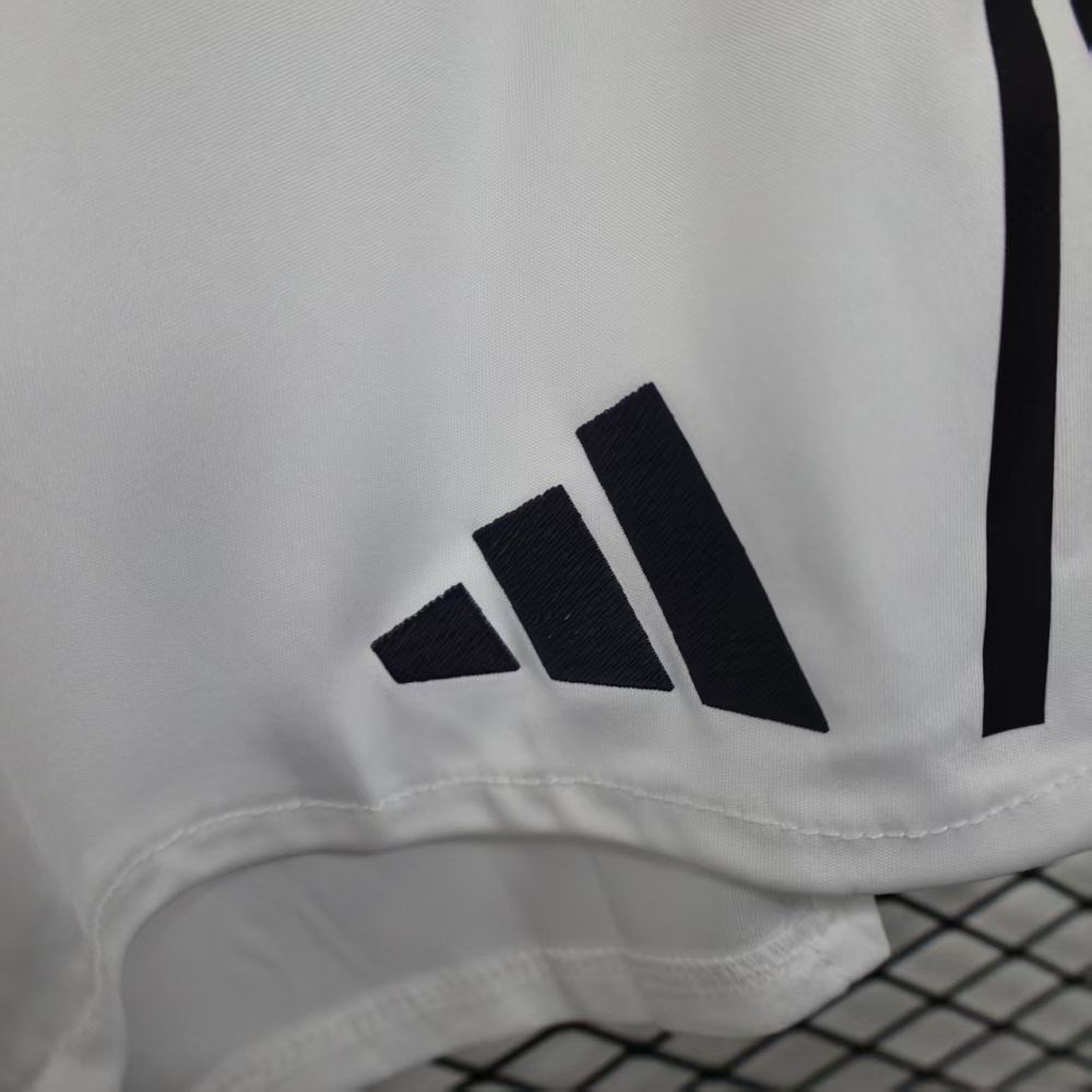25-26 Manchester United Home Shorts White Player Version