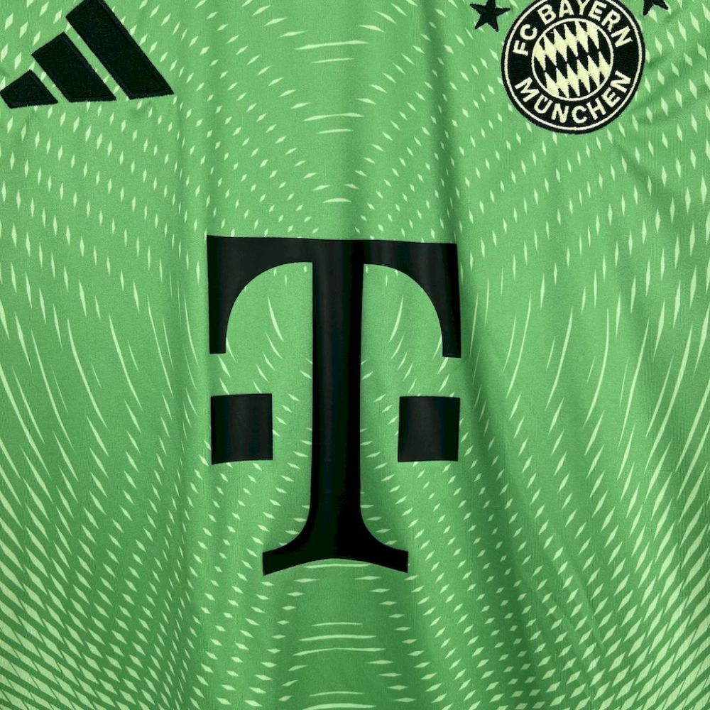 25-26 Bayern Munich Goalkeeper Soccer Jersey