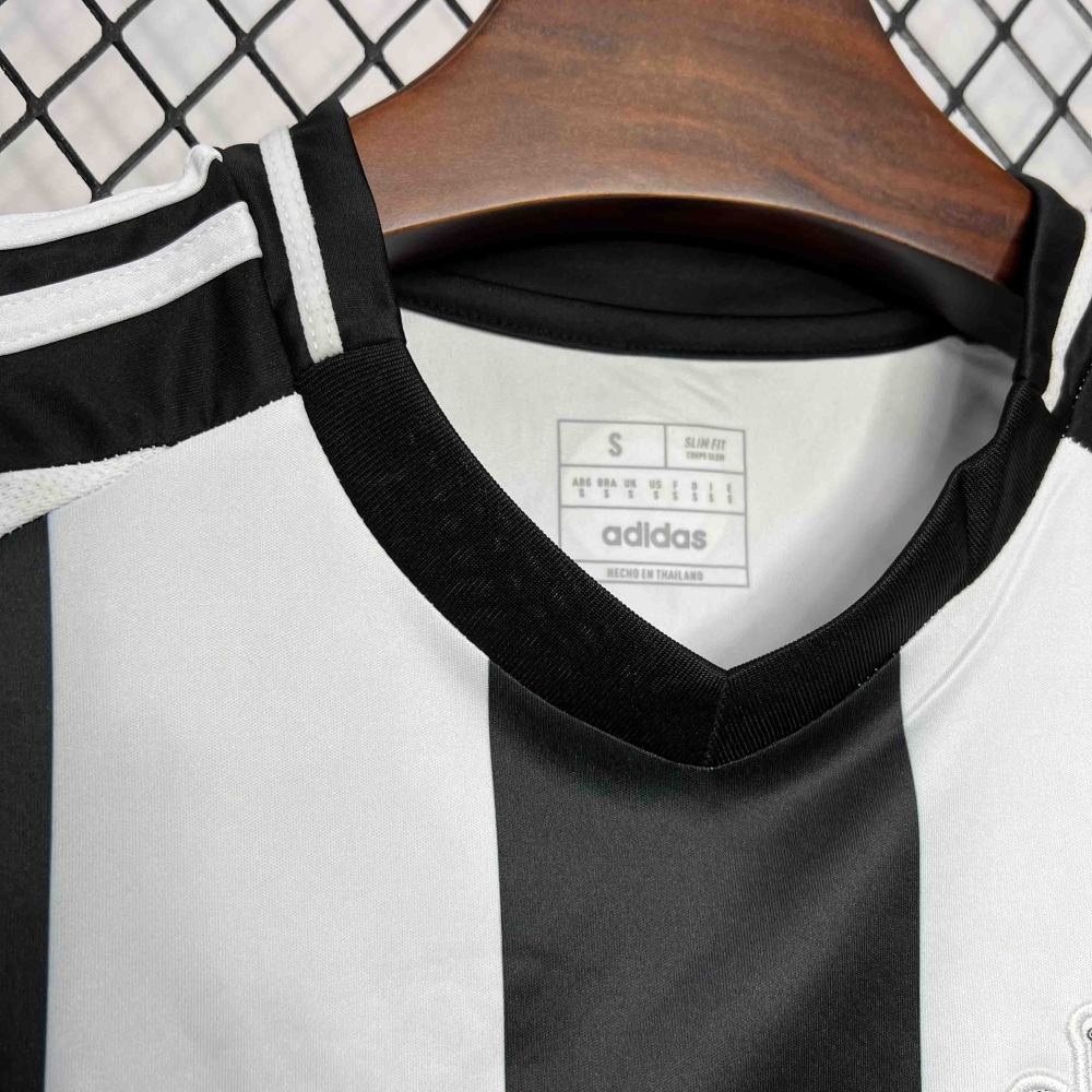 24-25 Newcastle United Home Soccer Jersey