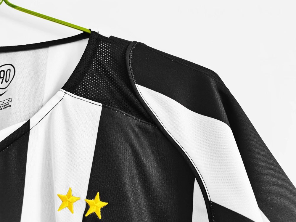04-05 Juventus Retro Jersey Away