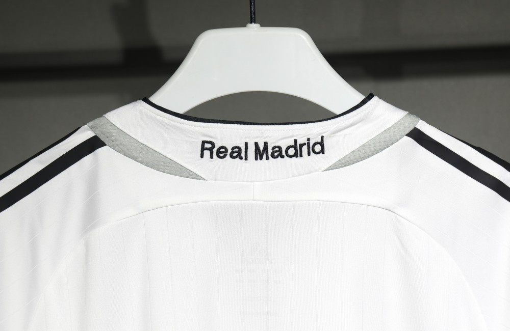 2006/07 Real Madrid Home Retro Jersey Player Edition