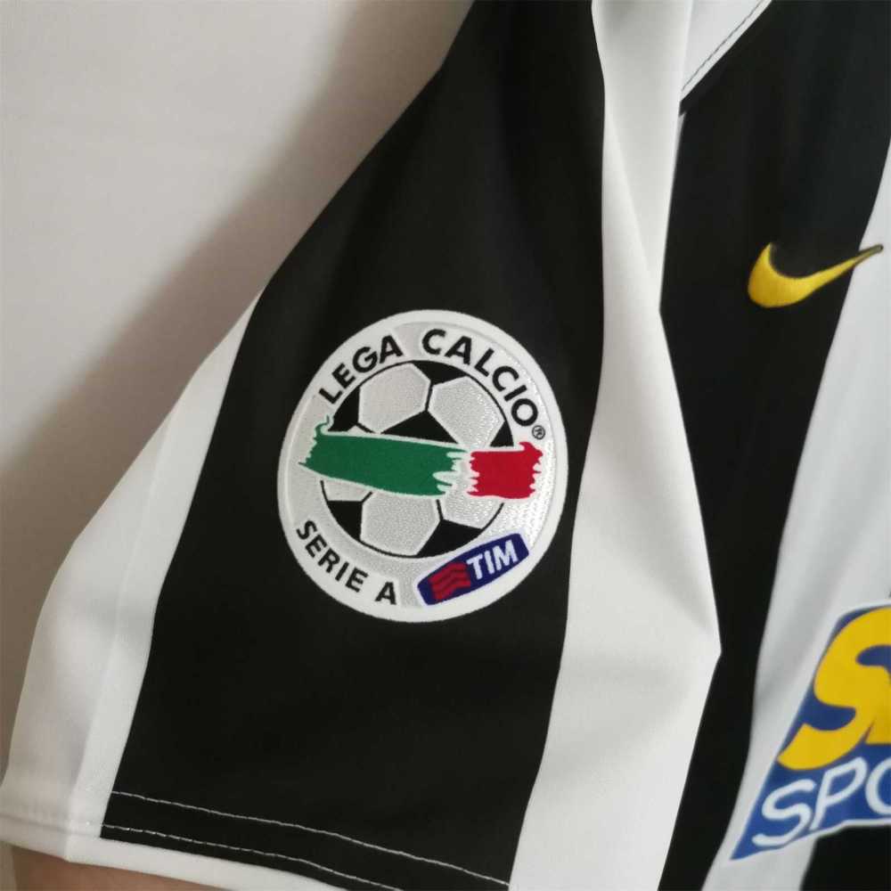 04-05 Juventus Retro Jersey Away