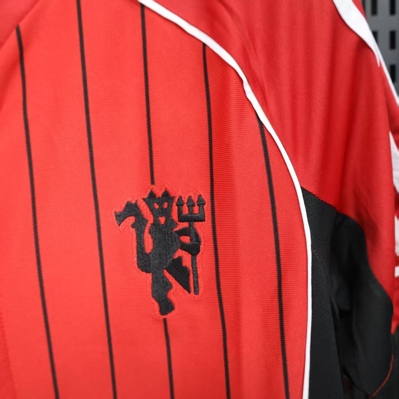 25-26 Manchester United Red Baseball Soccer Jersey