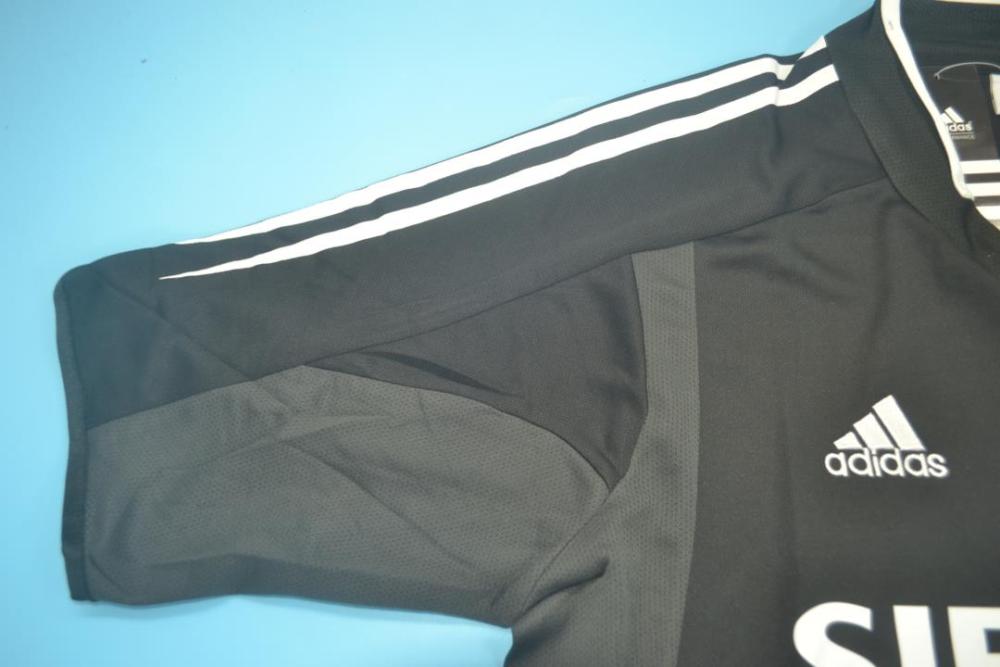 2004/05 Real Madrid Away Retro Jersey
