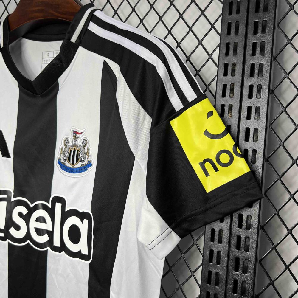 24-25 Newcastle United Home Soccer Jersey