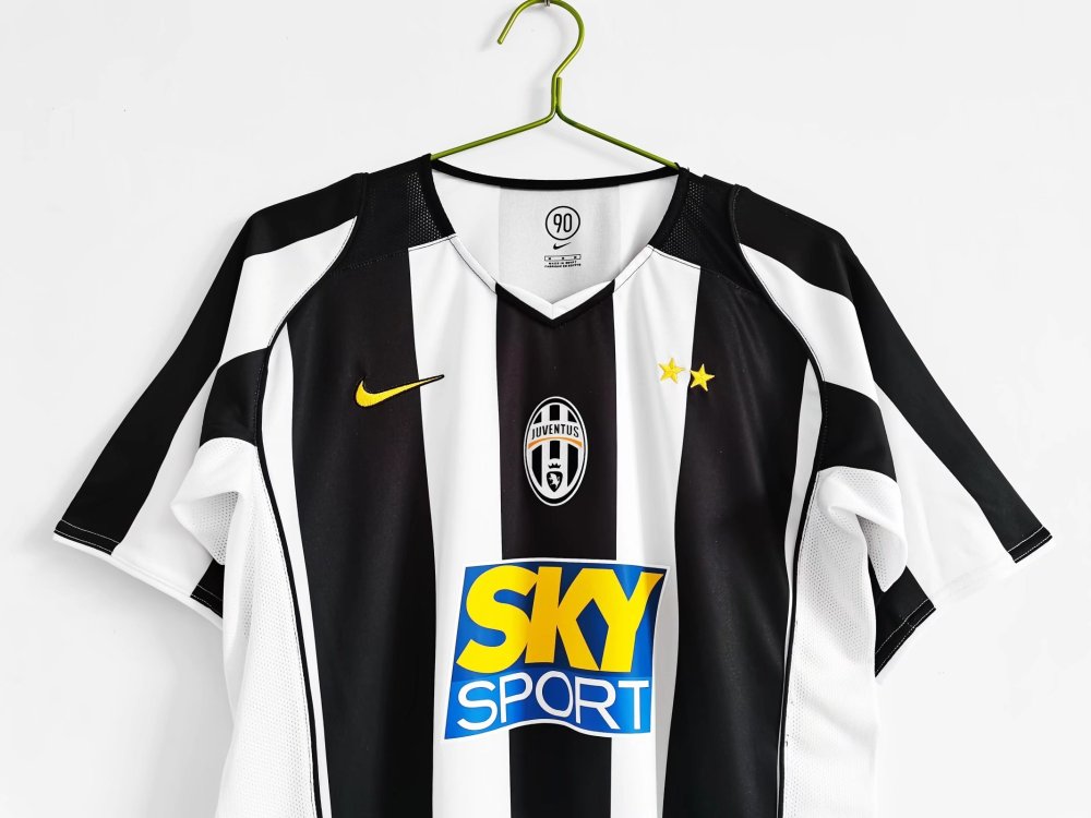 04-05 Juventus Retro Jersey Away