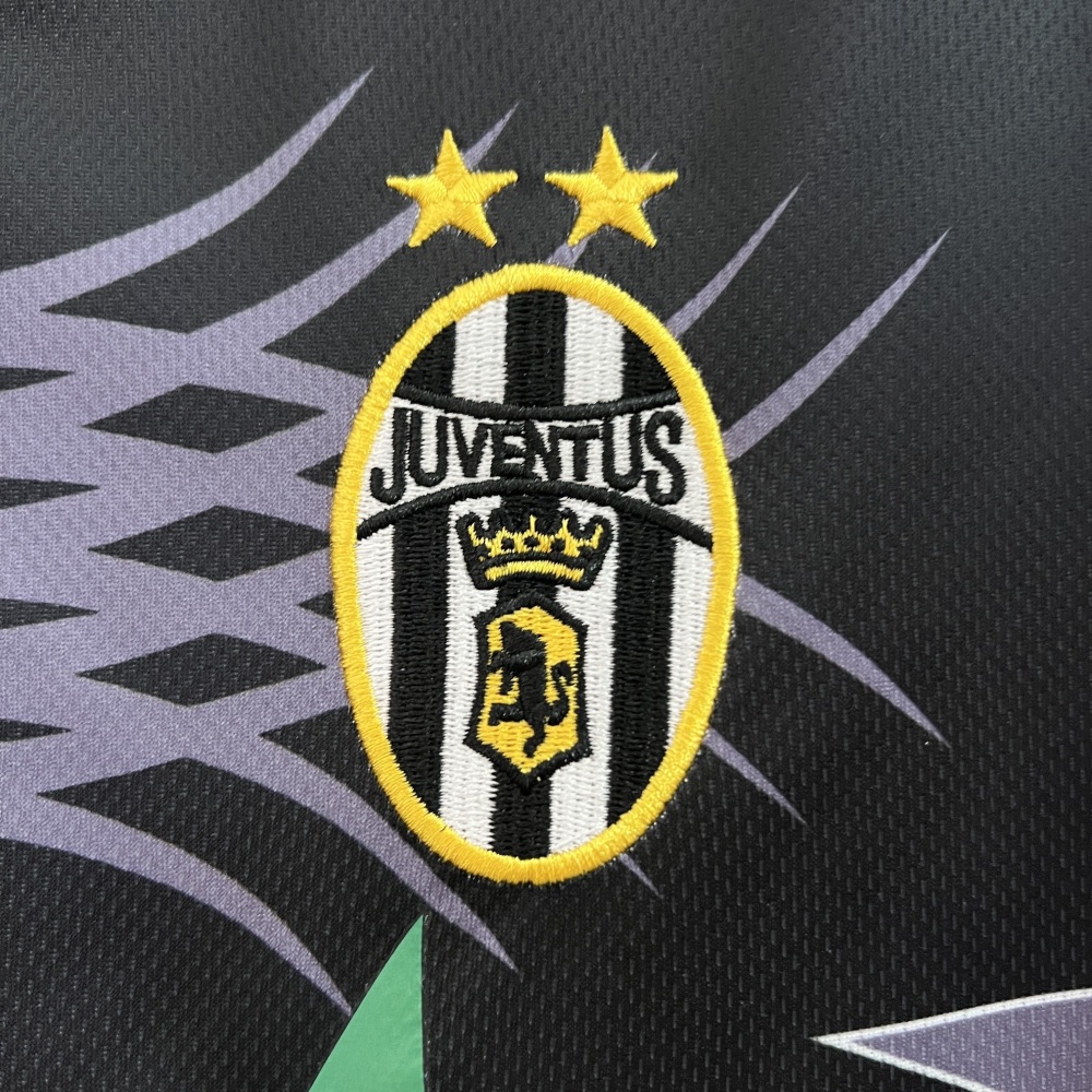 01-02 Juventus Goalkeeper Retro Soccer Jersey
